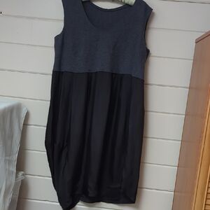 Chic Two-Tone Women's Midi Dress ( M/L according to measurements)